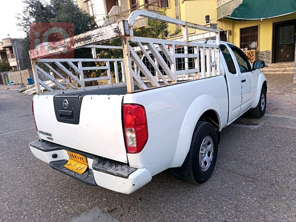 نيسان فرونتر